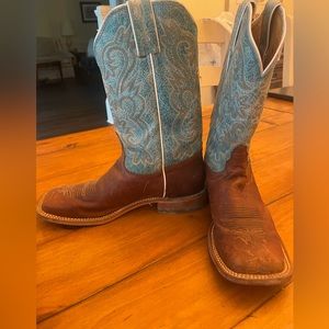 Vintage Tony Lama distressed cowgirl boots .. dark tan and turquoise sz 9